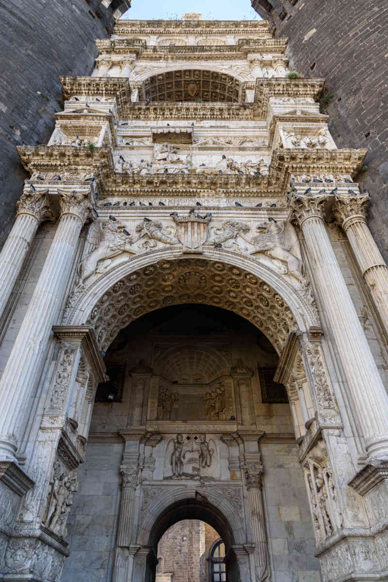 026 - Italia - Nápoles - castillo Nuevo o Maschio Angioino.jpg